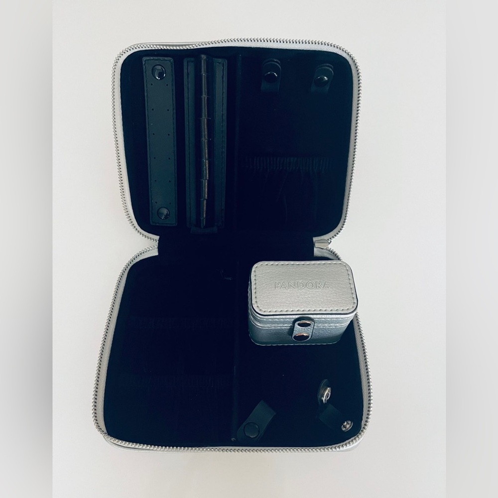 Pandora New Silver Jewelry Case.